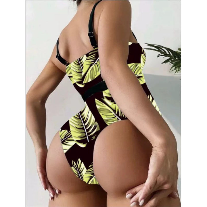 Dame one-piece badedragt med blomstret design og elegant silhuet Skovae