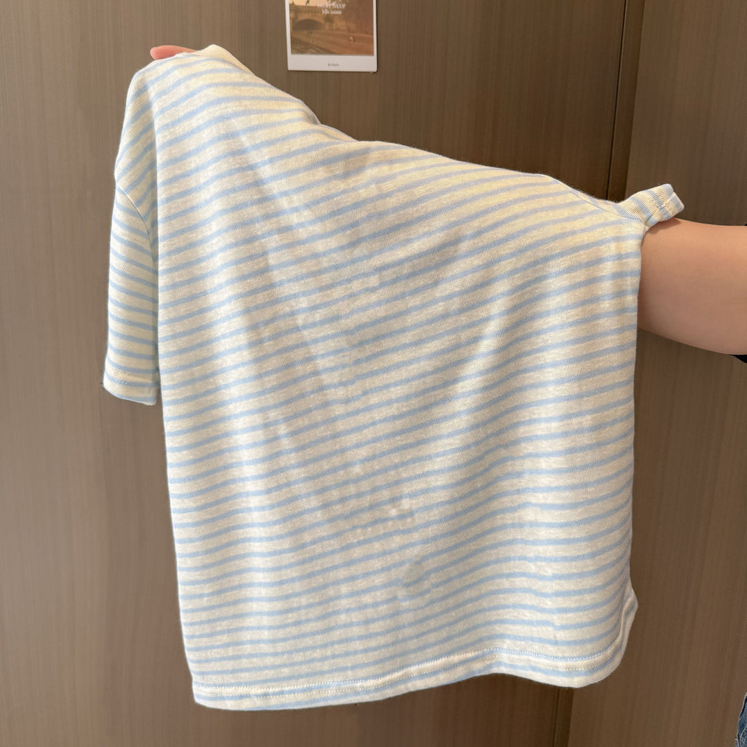 Femme Stribet Kortærmet Henley-T-Shirt med Knapdetalje Stilla