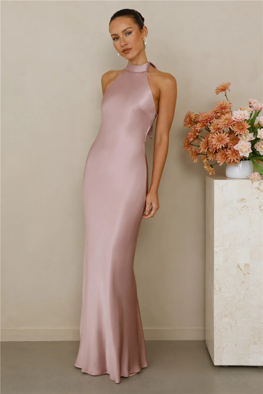 Damer Elegant Satin Maxi Kjole med Høj Krave og Tætsiddende Pasform Skovae