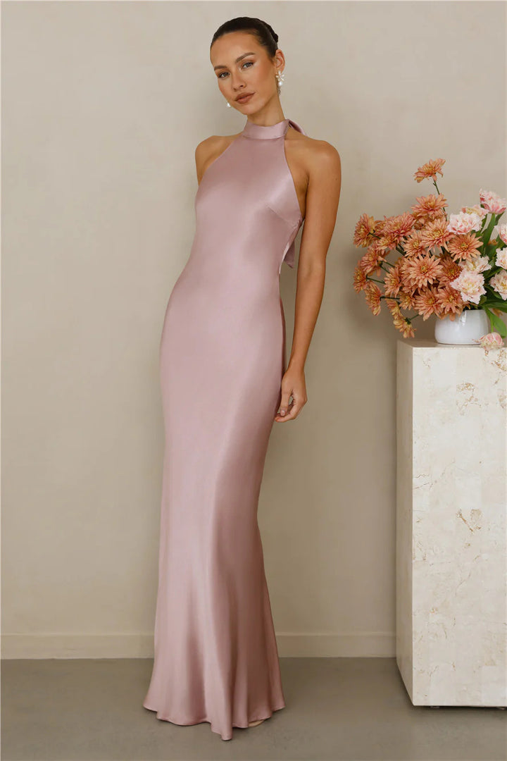 Damer Elegant Satin Maxi Kjole med Høj Krave og Tætsiddende Pasform Skovae