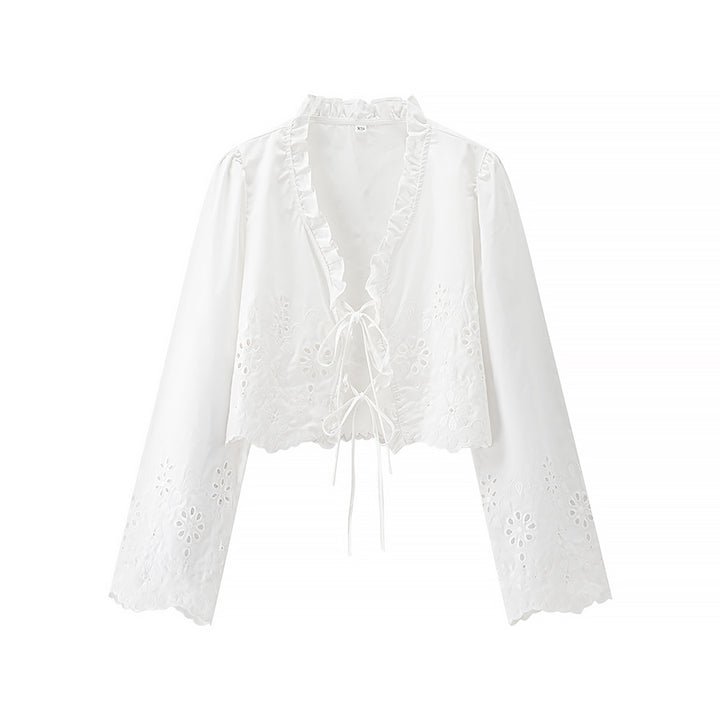Damebluse med flæsedetaljer og floral broderi Stilla