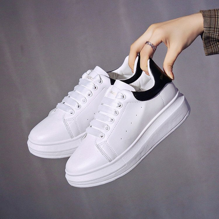 Dame Mode Sneakers i sportsligt design med åndbar overflade Stilla