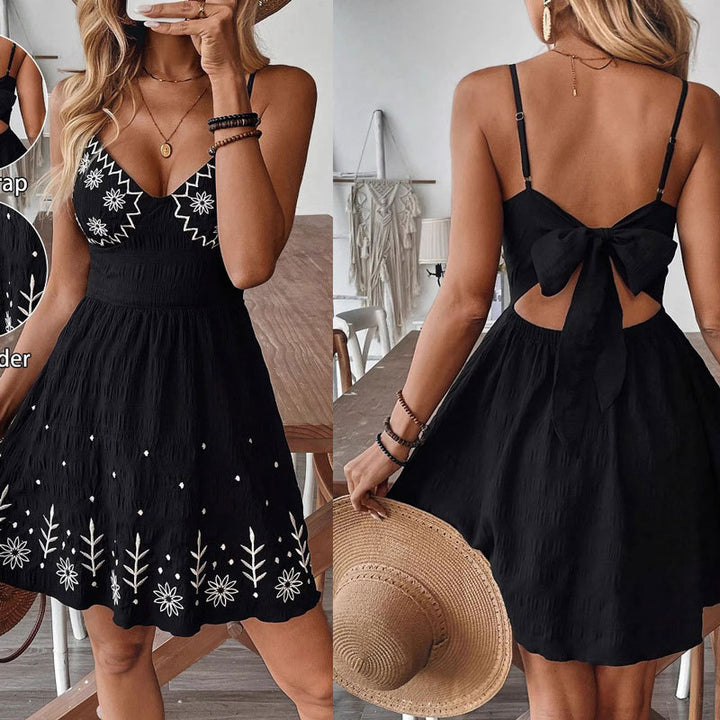Damer legende sommerkjole med elegant broderi og stropløs design Stilla