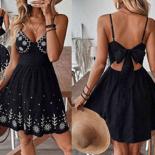 Damer legende sommerkjole med elegant broderi og stropløs design Stilla
