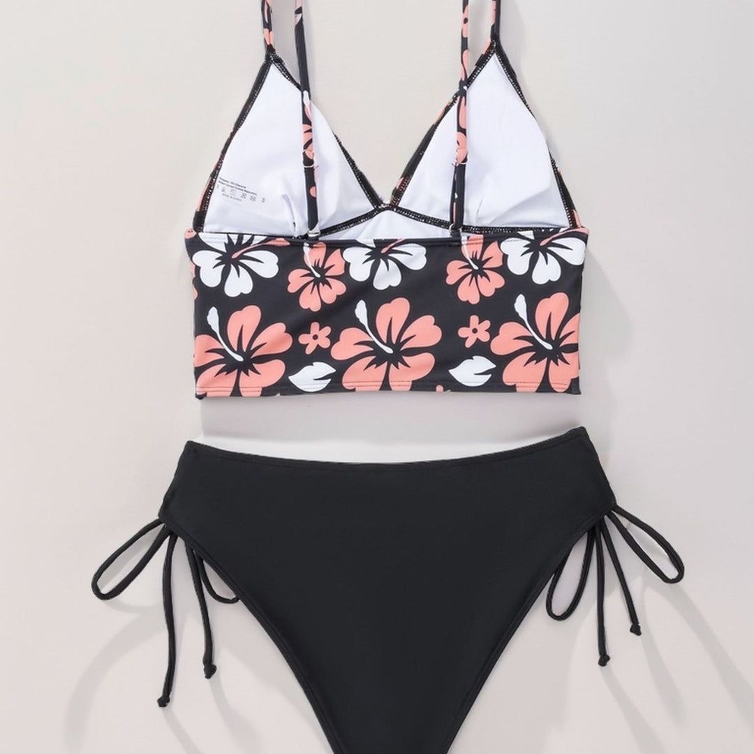 Dame bikini-sæt med blomstret crop-top og højt skåret trusse Stilla