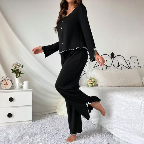 Dame elegant pyjamasæt med flæse detaljer og knaplukning Stilla