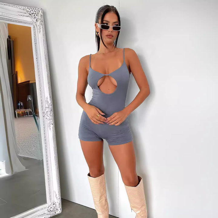 Damer tætsiddende jumpsuit med forførende cut-out og spaghetti stropper Skovae