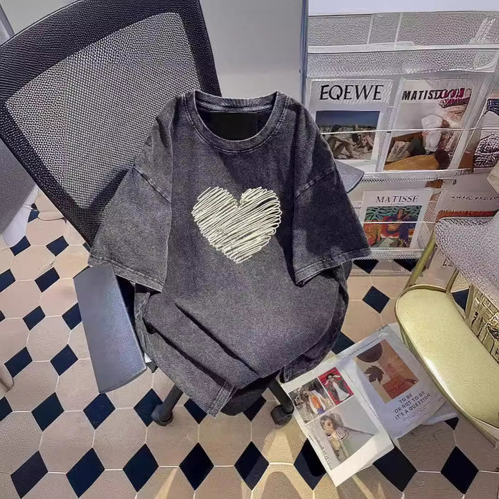 Dame T-shirt med kreativt hjerte-motiv og inspirerende slogan Stilla