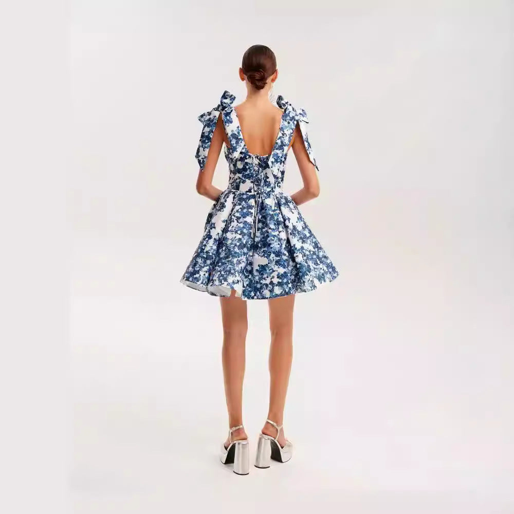 Damekjole med florale dekorationer og off-shoulder flæser Stilla