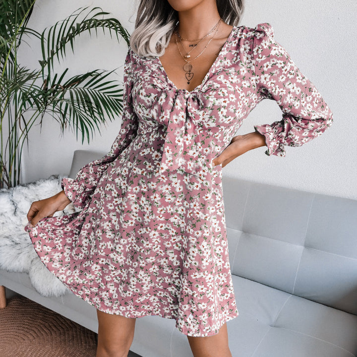 Dame Boho-inspireret minikjole med sløjfe-detalje Stilla