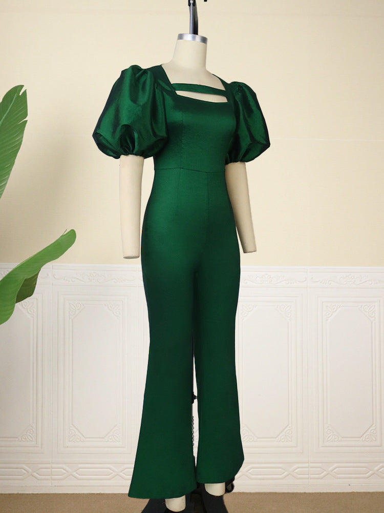 Dame jumpsuit med voluminøse pufærmer og figursyet design Skovae
