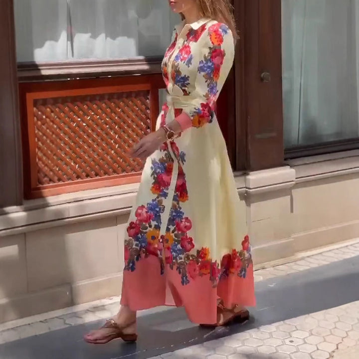 Dame maxikjole med blomstermønster og elegant knapdetalje Stilla