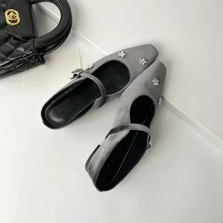 Elegante spidse Mary Jane Ballerinas med blomsterudsmykninger Stilla