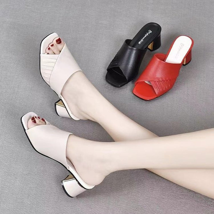 Dame elegante mules med modeinspireret guldblokhæl og svungent design Stilla