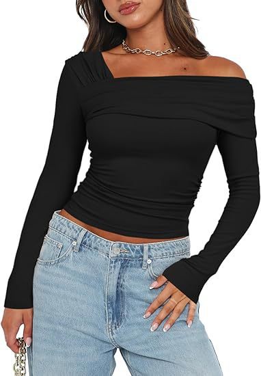 Dame asymmetrisk langærmet skjorte med drapering og off-shoulder design Stilla