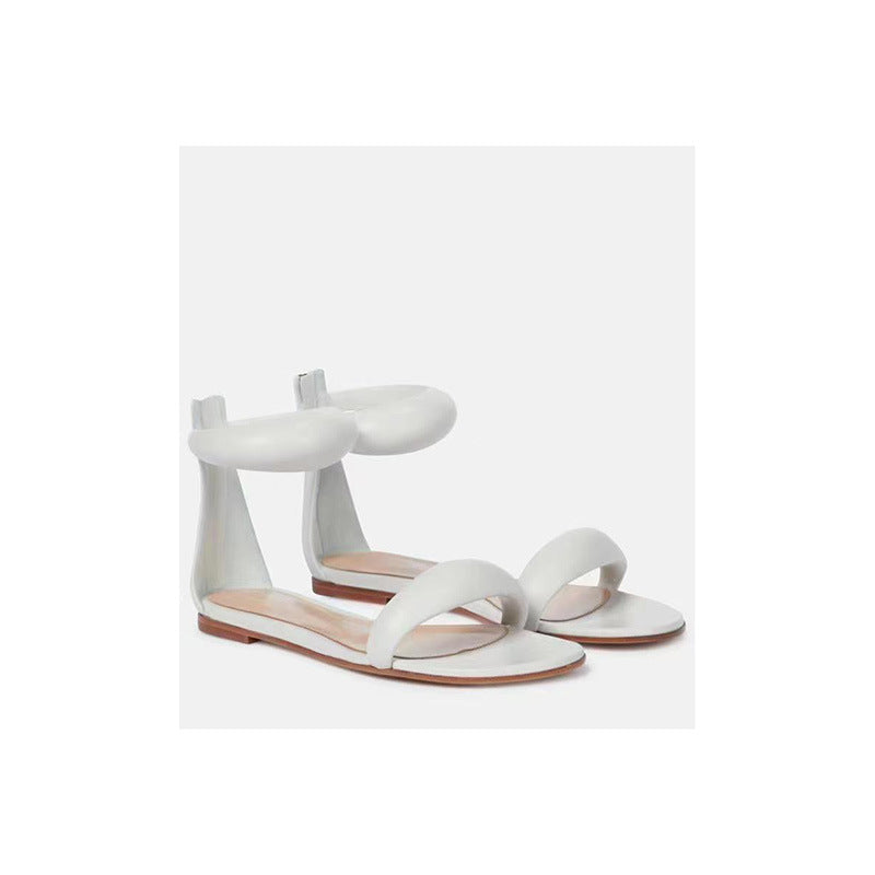 Femme Stilfulde Flade Sandaler med Unik Snoet Rem Design  Stilla