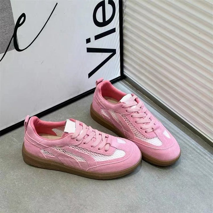 Dame sneakers i sportsligt-elegant design med åndbart mesh-overflade og modeaccent Stilla