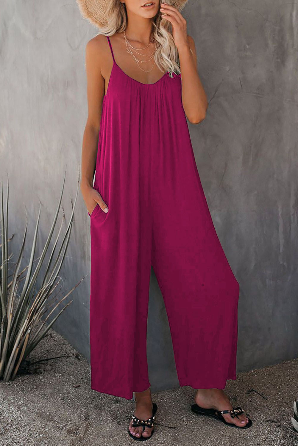 Dame Elegant Jumpsuit med svajende snit og fine spaghetti-stropper Stilla