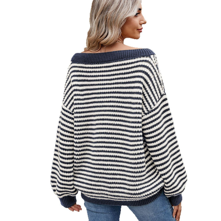 Dame Rund hals strikket sweater med off-shoulder design og stribet mønster Stilla