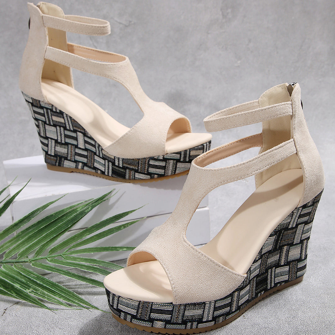 Dame Wedge-sandaler med kunstnerisk remdesign og dekoreret sål Stilla