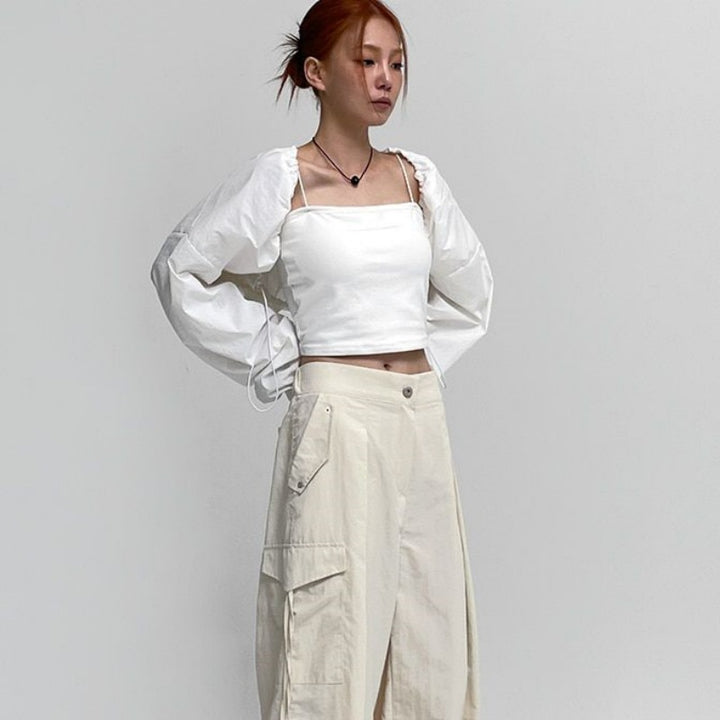 Kvindernes cropped langærmet bluse med flæser Stilla