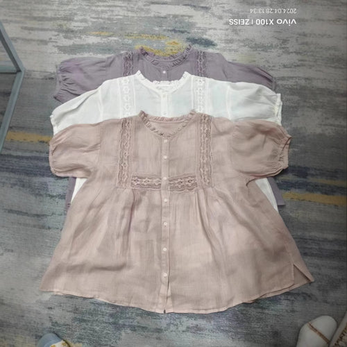 Femme Elegante Knap-Op Bluse med Flæsedetaljer Stilla