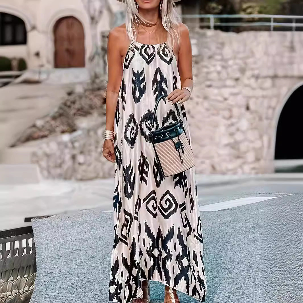 Dame maxikjole med moderne tribal design og højt skåren krave Stilla