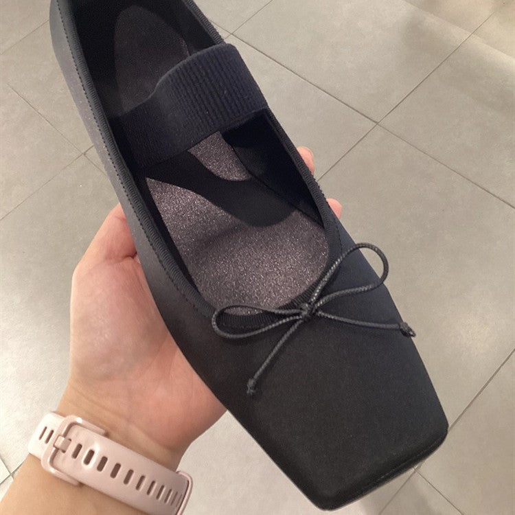 Dame elegante ballerinaer med kvadratisk tåområde og dekorativ bue Stilla