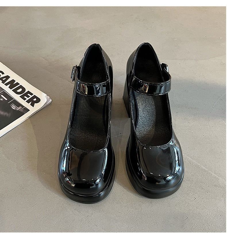 Damehæle med justerbar rem og blank lakoverflade Stilla