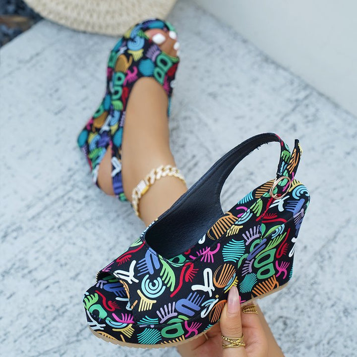 Dame Wedge-sandaler med farverigt grafikdesign og justerbar rem Stilla