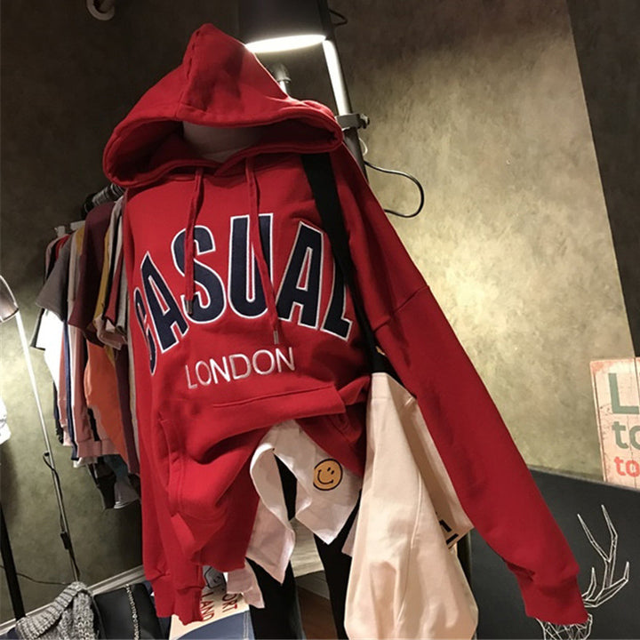 Femme Cropped Casual Hoodie med Bold Graphic Stilla