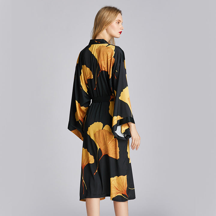 Dame Kimono-robe med blomstrede designelementer og elegant taljebælte Stilla