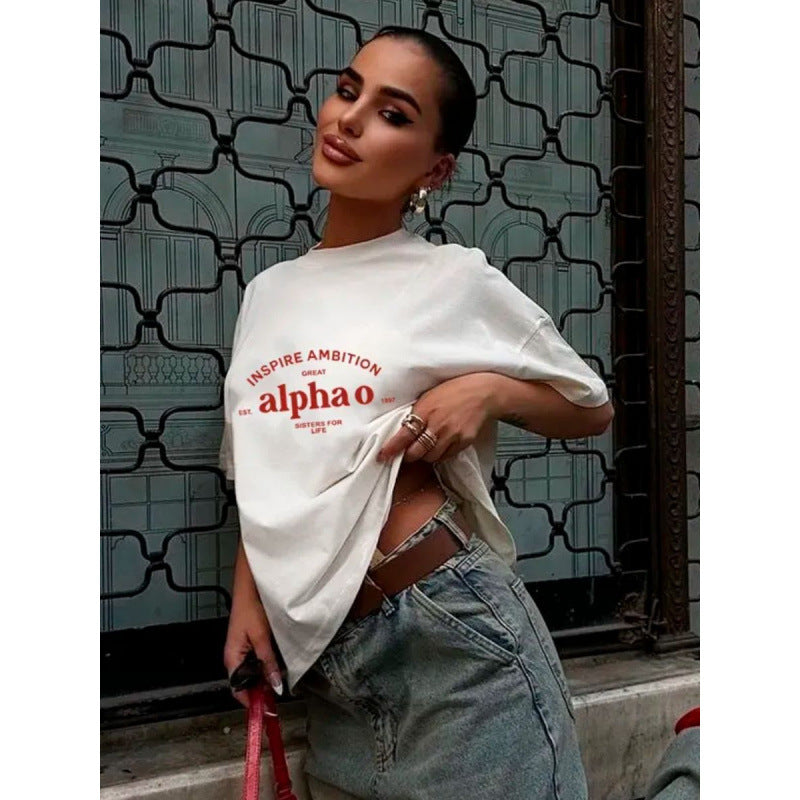 Dame T-shirt med moderne statementtryk og afslappet snit Stilla