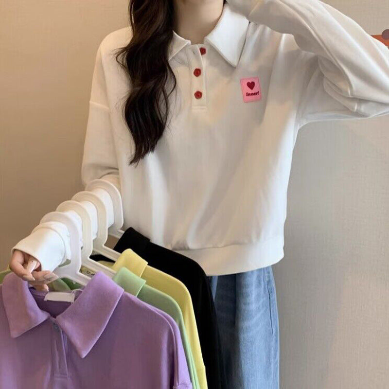 Femme Relaxed Fit Polo-Style Sweatshirt med Hjerteemblem Stilla