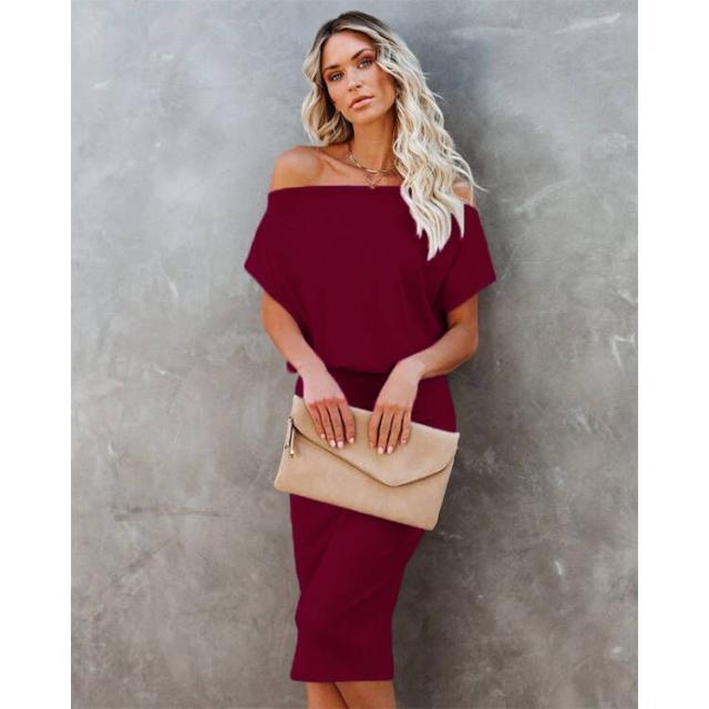 Dame Elegant, figursyet kjole med off-shoulder design Stilla