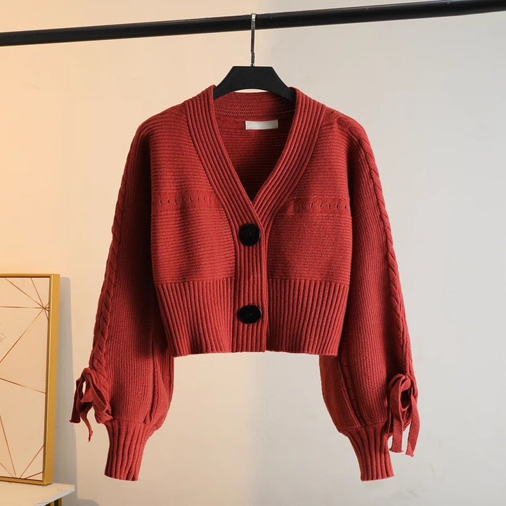 Kvinders fashionable cardigan med voluminøse ærmer og knap detaljer Stilla