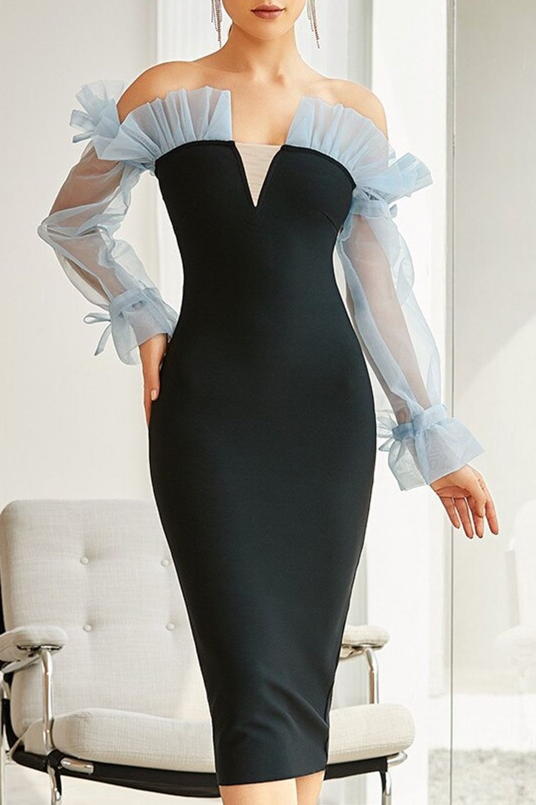 Dame Midi-kjole med skulderfri design og transparente puffærmer Stilla