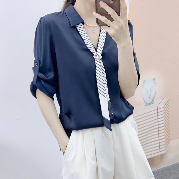 Damebluse med stilfuld slipsdetalje og elegant snit Stilla