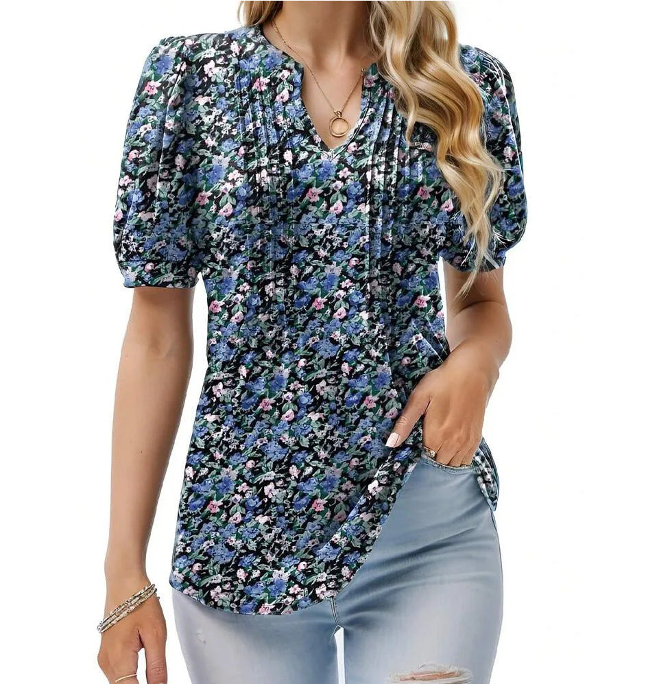 Damebluse med flæseærmer og blomsterdesign Stilla