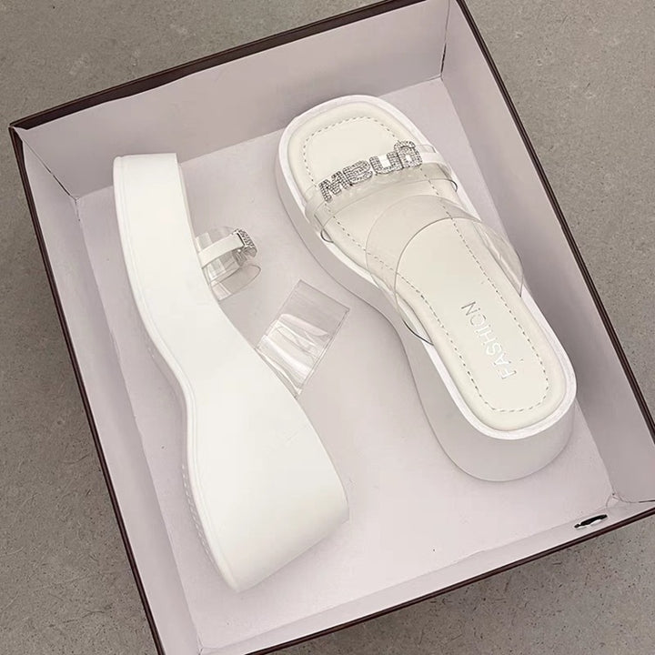 Dame Plateau-sandaler med gennemsigtig rem og fashionable accenter Stilla
