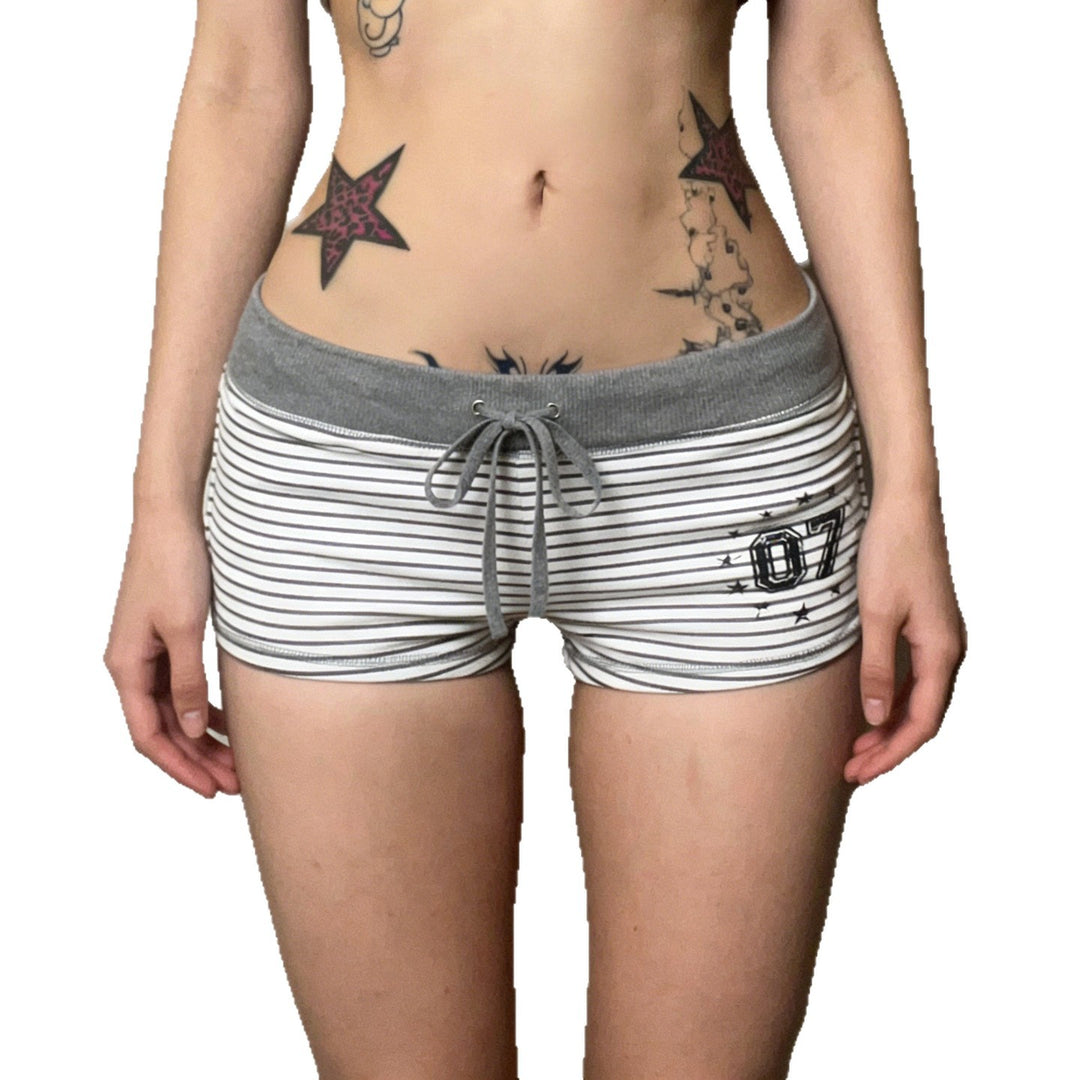 Dame bomulds shorts med komfortabelt gummibånd og trendy stribemønster Skovae