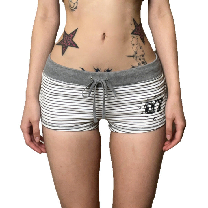 Dame bomulds shorts med komfortabelt gummibånd og trendy stribemønster Skovae