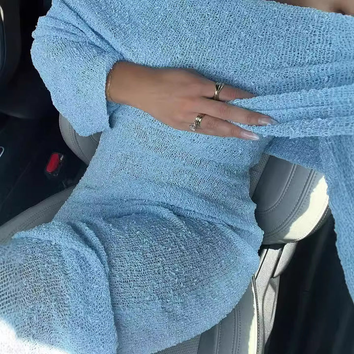 Dame Elegant strikkjole med aftageligt off-shoulder-design og gennemsigtigt hulmønster Stilla