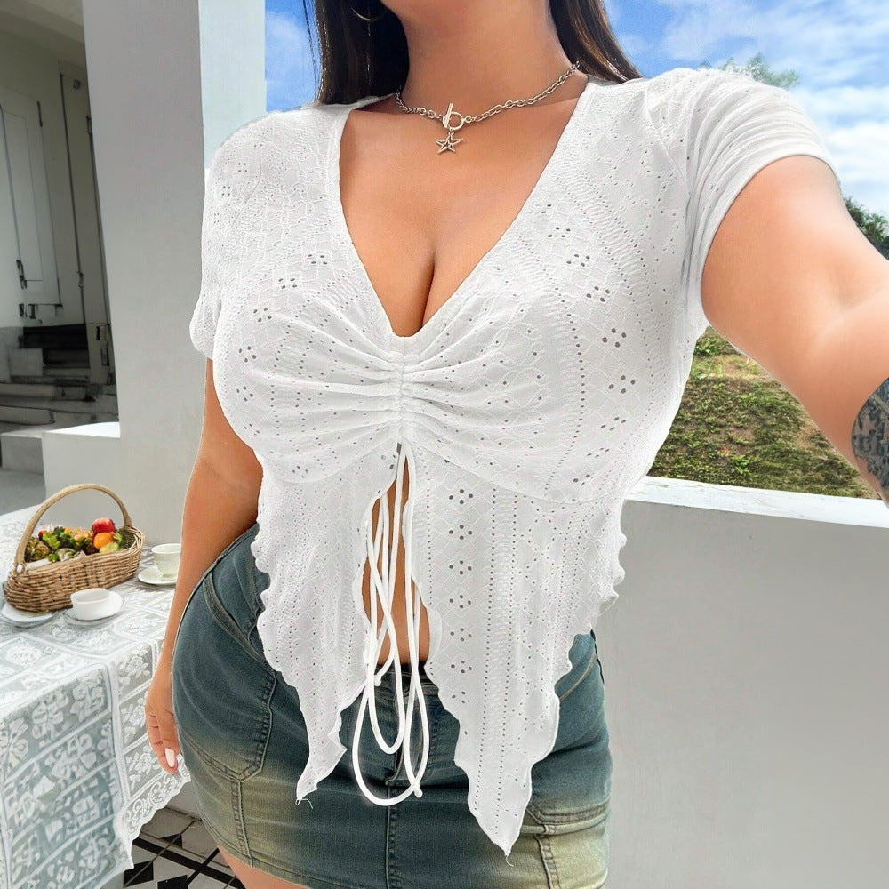 Dame Elegant top med ruffledetalje og V-hals Skovae