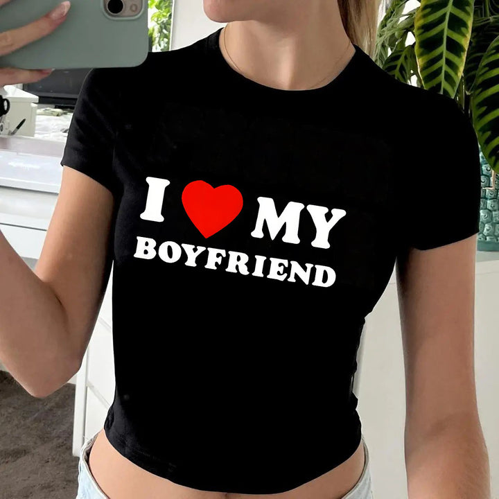 Dame Crop-T-Shirt med animalistisk læbe motiv og iøjnefaldende skrift Skovae