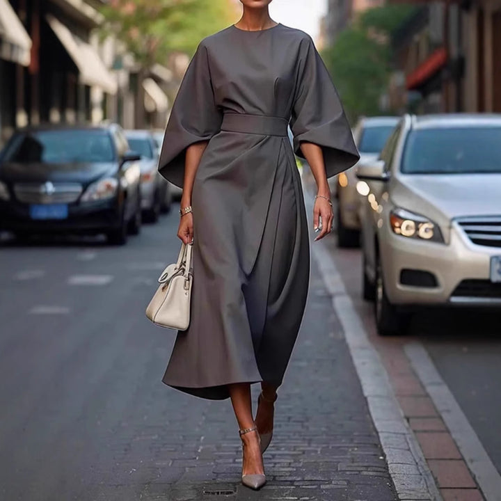 Dame Maxi-kjole med voluminøse ærmer og elegant draperingsdesign Stilla
