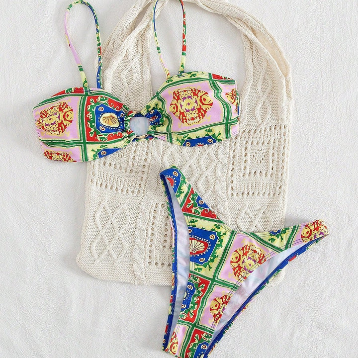 Dame bikini med elegant bandeau-snit og farverigt mønster Skovae