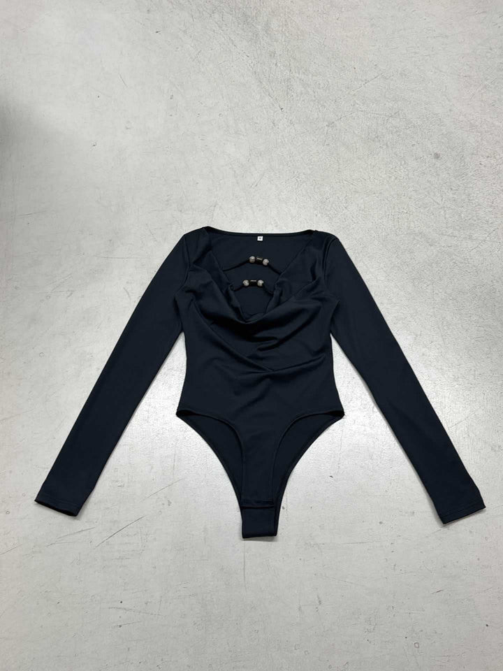 Dame elegant langærmet body med moderne udsnit Skovae