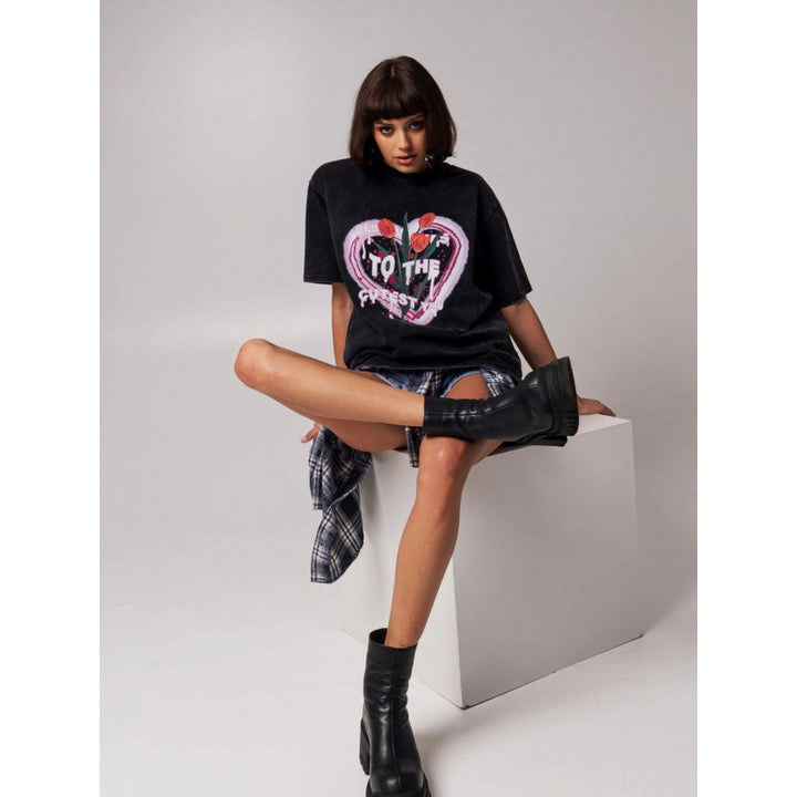 Dame afslappet T-shirt med grafisk hjerte-design og oversized snit Stilla