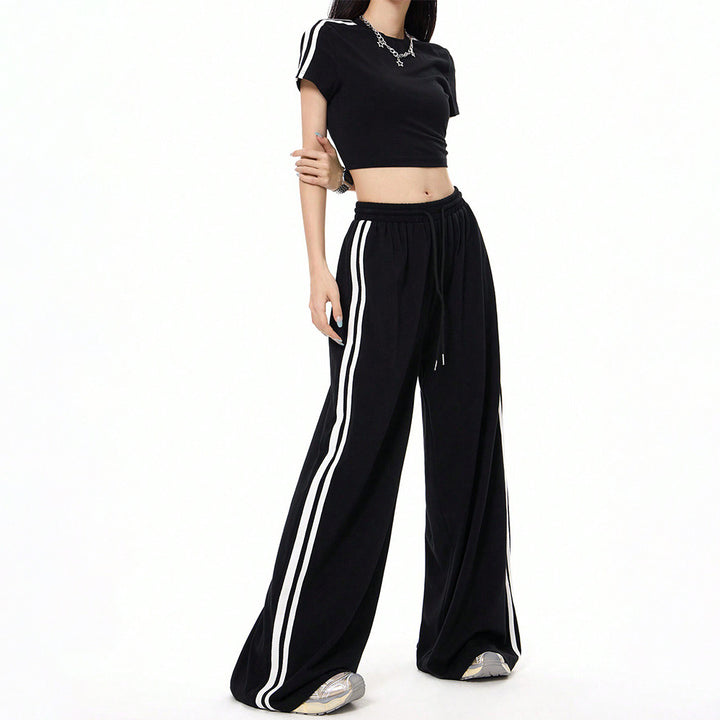 Kvindernes sporty sæt lavet af crop top og bredt skårne bukser med slidser detaljer Stilla